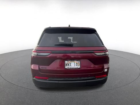 Used 2023 Jeep Grand Cherokee Altitude image 11