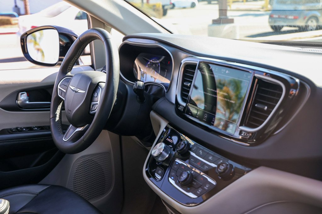 Used 2024 Chrysler Pacifica Touring-L FWD image 20