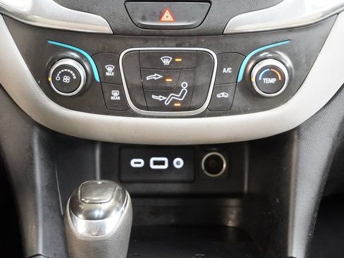 Used 2020 Chevrolet Equinox LS FWD image 21