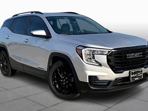Used 2022 GMC Terrain SLE w/ Driver Convenience Package image 3