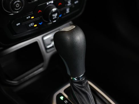 Used 2020 Jeep Renegade Sport image 40