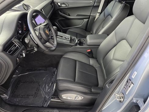 Used 2023 Porsche Macan GTS image 9