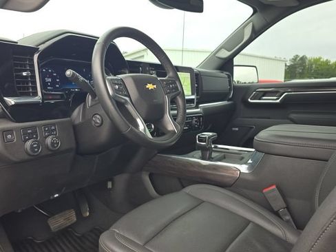 Used 2025 Chevrolet Silverado 1500 LTZ w/ LTZ Premium Package AWD/4WD image 26