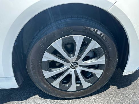 Used 2020 Toyota Corolla LE FWD image 29