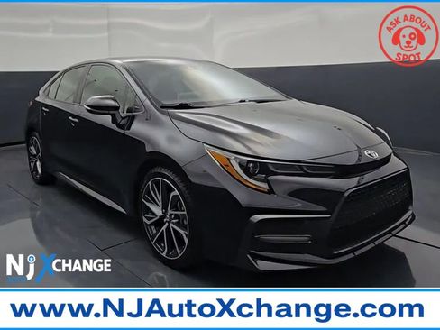 Used 2021 Toyota Corolla SE w/ SE Premium Package FWD image 1