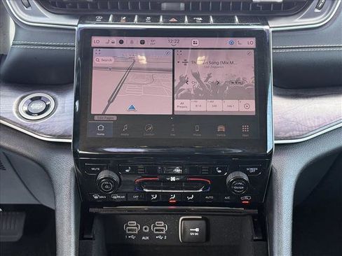 Used 2022 Jeep Grand Cherokee L Limited image 17