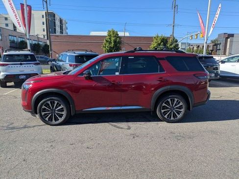New 2026 Nissan Pathfinder Platinum AWD/4WD image 9