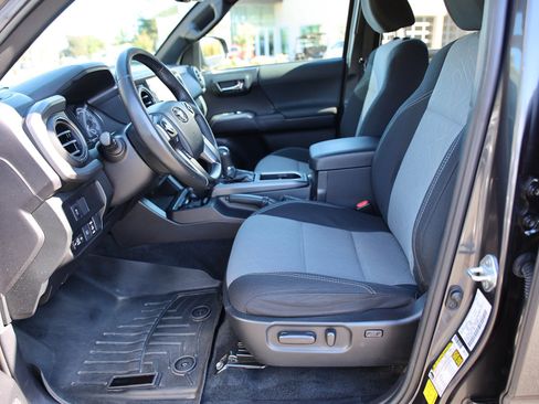 Used 2021 Toyota Tacoma TRD Off-Road w/ Technology Package image 18