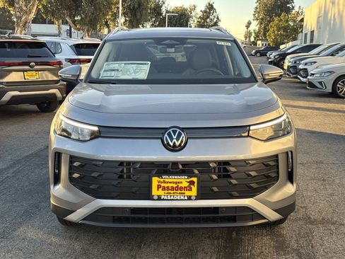 New 2026 Volkswagen Tiguan SE image 2