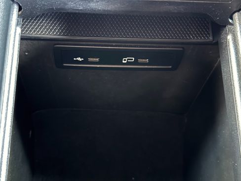 Used 2022 Mercedes-Benz GLC 300 image 32