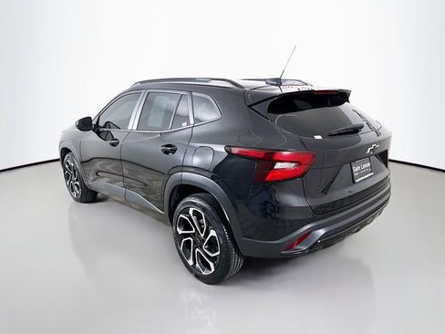 Used 2025 Chevrolet Trax RS w/ Sunroof Package FWD image 5