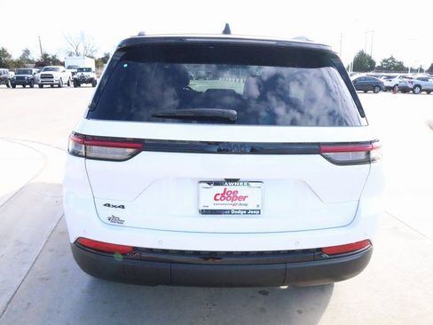 New 2025 Jeep Grand Cherokee Limited image 24