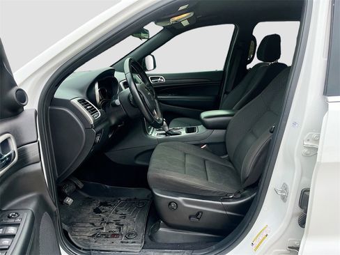 Used 2020 Jeep Grand Cherokee Laredo image 19