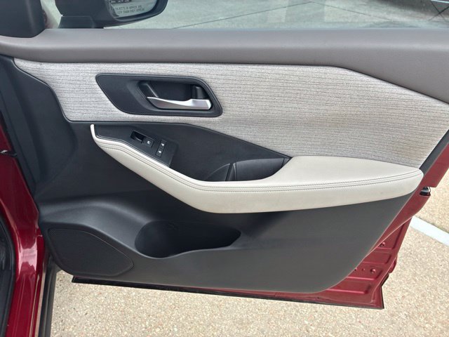 Used 2023 Nissan Rogue SV FWD image 13