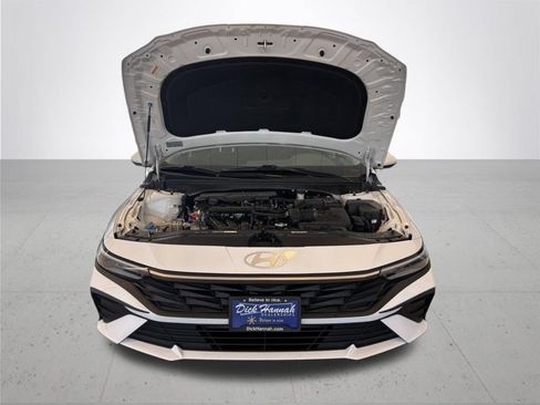 Used 2024 Hyundai Elantra SEL FWD image 4