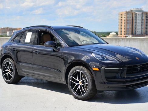 Certified 2025 Porsche Macan image 7
