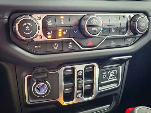 New 2026 Jeep Gladiator Sport image 25