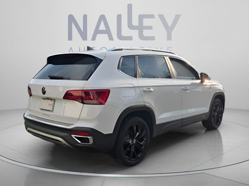 Used 2023 Volkswagen Taos SE w/ Panoramic Sunroof Package FWD image 6