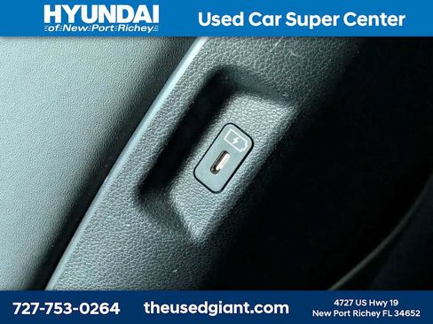 Used 2025 Hyundai Santa Fe SEL FWD image 19