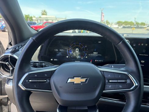 Used 2025 Chevrolet Equinox LT FWD image 29