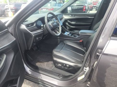 Used 2025 Jeep Grand Cherokee L Limited AWD/4WD image 29