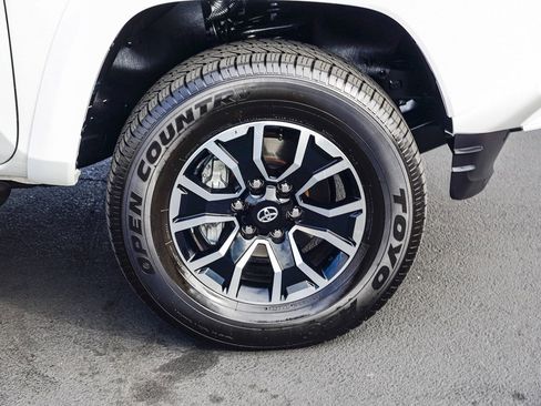 Certified 2022 Toyota Tacoma TRD Sport image 11