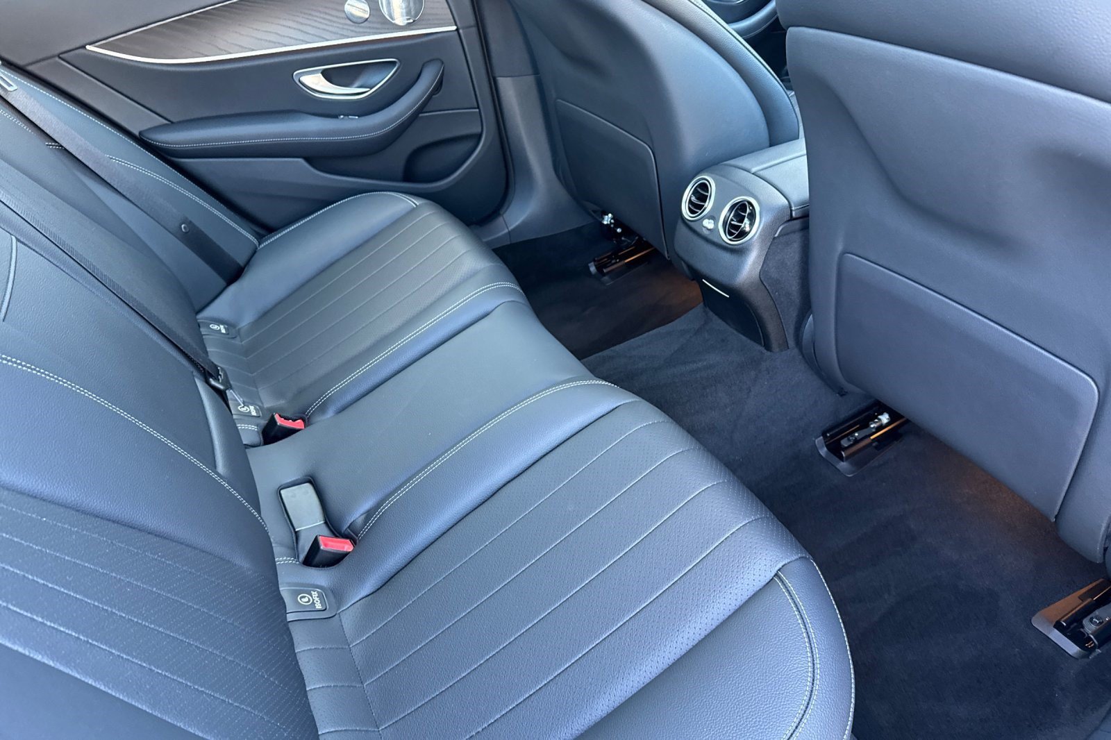 Used 2023 Mercedes-Benz E 350 Sedan image 32