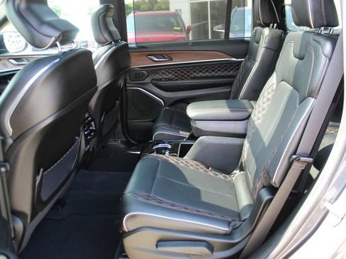 Used 2023 Jeep Grand Cherokee L Summit w/ Luxury Tech Group V AWD/4WD image 33