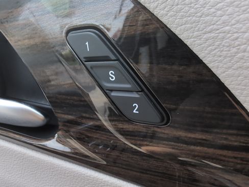 Used 2023 Chrysler Pacifica Limited FWD image 37