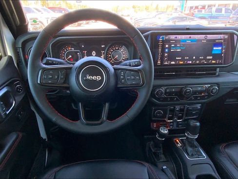 Used 2024 Jeep Gladiator Rubicon image 9