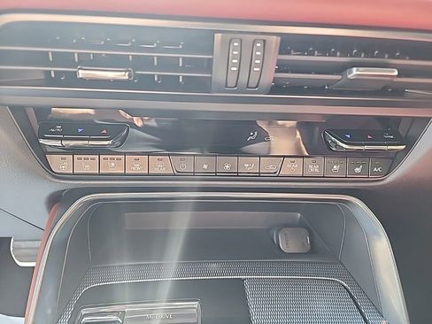 Certified 2025 MAZDA CX-70 Plug-In Hybrid w/ Premium Plus AWD/4WD image 24
