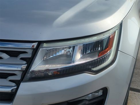 Used 2019 Ford Explorer XLT w/ Equipment Group 202A image 10