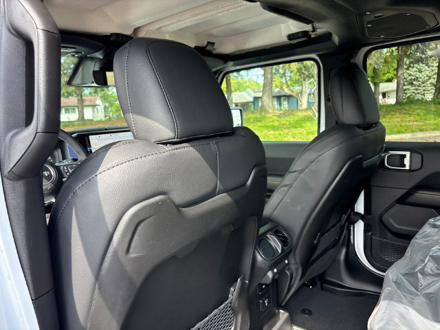 New 2027 Jeep Wrangler Unlimited Sahara AWD/4WD image 9
