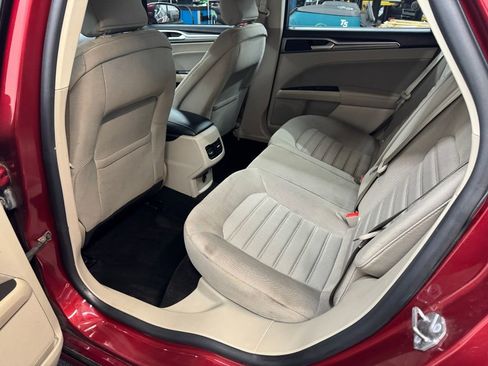 Used 2019 Ford Fusion SE FWD image 15