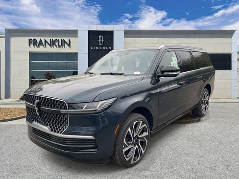 New 2026 Lincoln Navigator L Reserve AWD/4WD image 3