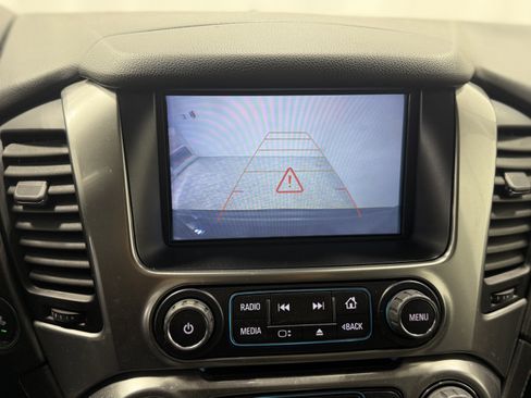 Used 2020 Chevrolet Suburban LT w/ Luxury Package image 21