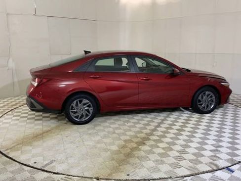 Used 2024 Hyundai Elantra SEL FWD image 3