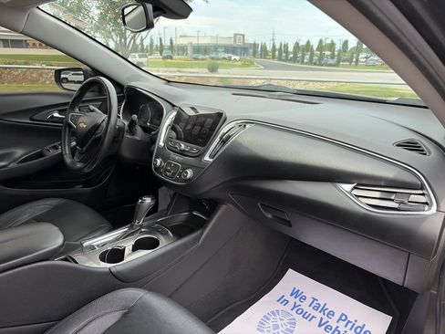 Used 2017 Chevrolet Malibu LT FWD image 25