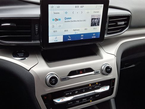 Certified 2022 Ford Explorer XLT w/ Equipment Group 202A image 23