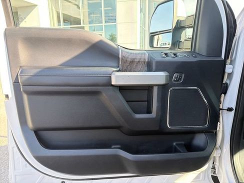 Used 2019 Ford F250 Lariat w/ Lariat Ultimate Package AWD/4WD image 11