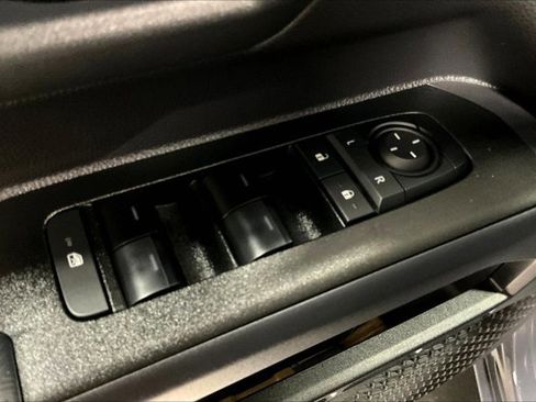 Used 2025 Toyota 4Runner SR5 AWD/4WD image 40