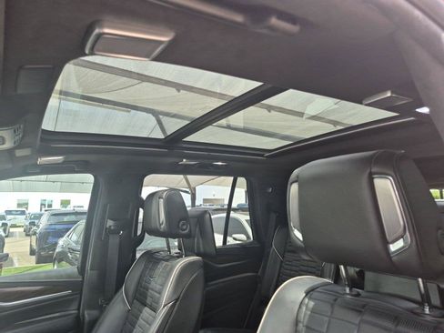 Used 2023 Cadillac Escalade Sport Platinum w/ Heavy-Duty Trailer Package AWD/4WD image 9