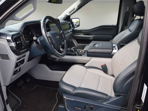 Used 2023 Ford F150 Limited image 11