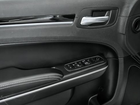 Used 2019 Chrysler 300 S RWD image 15