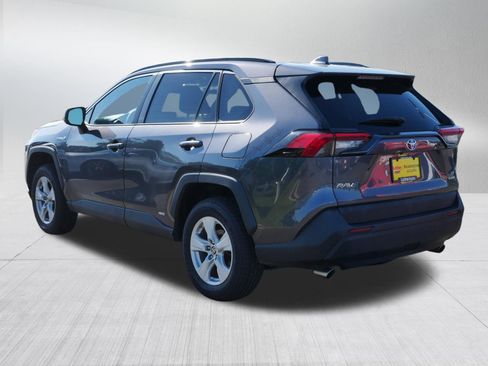 Used 2021 Toyota RAV4 LE AWD/4WD image 5