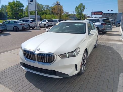 New 2025 BMW 530i xDrive w/ Premium Package image 3