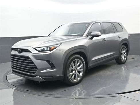 Used 2025 Toyota Grand Highlander FWD image 25