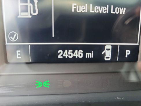 Used 2024 Chevrolet Trax RS w/ Sunroof Package FWD image 30