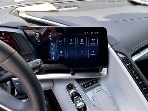 Used 2024 Chevrolet Corvette Stingray Premium Conv w/ Z51 Performance Package image 7