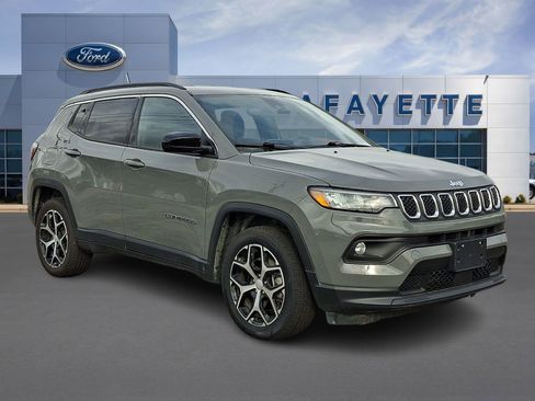 Used 2024 Jeep Compass Latitude image 1
